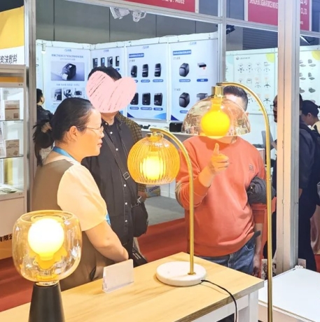DeepGlo giới thiệu ba giải pháp quang trị liệu tại Hội chợ Thiết bị Y tế Quốc tế Thâm Quyến.